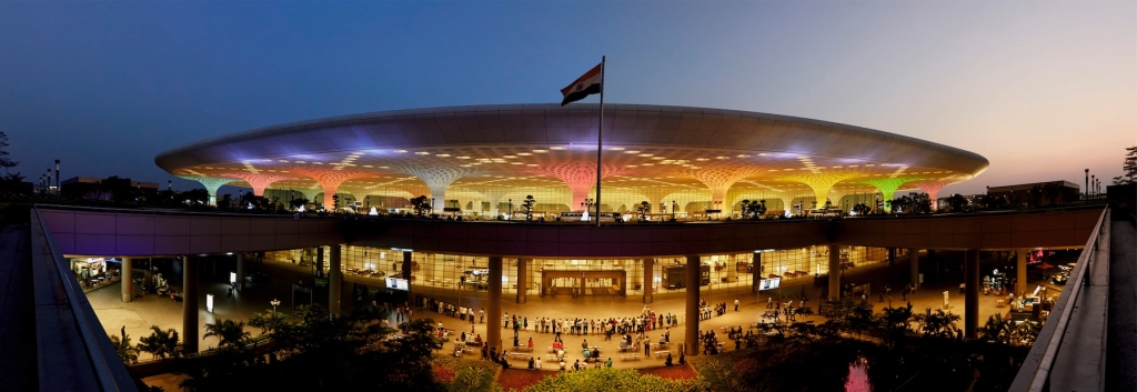 Peak summer travel crowds at Mumbai Airport in Q1 FY26